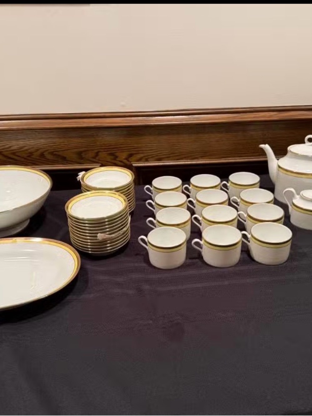 Richard Ginori White Porcelain Dinnerware Set with Gold Trim